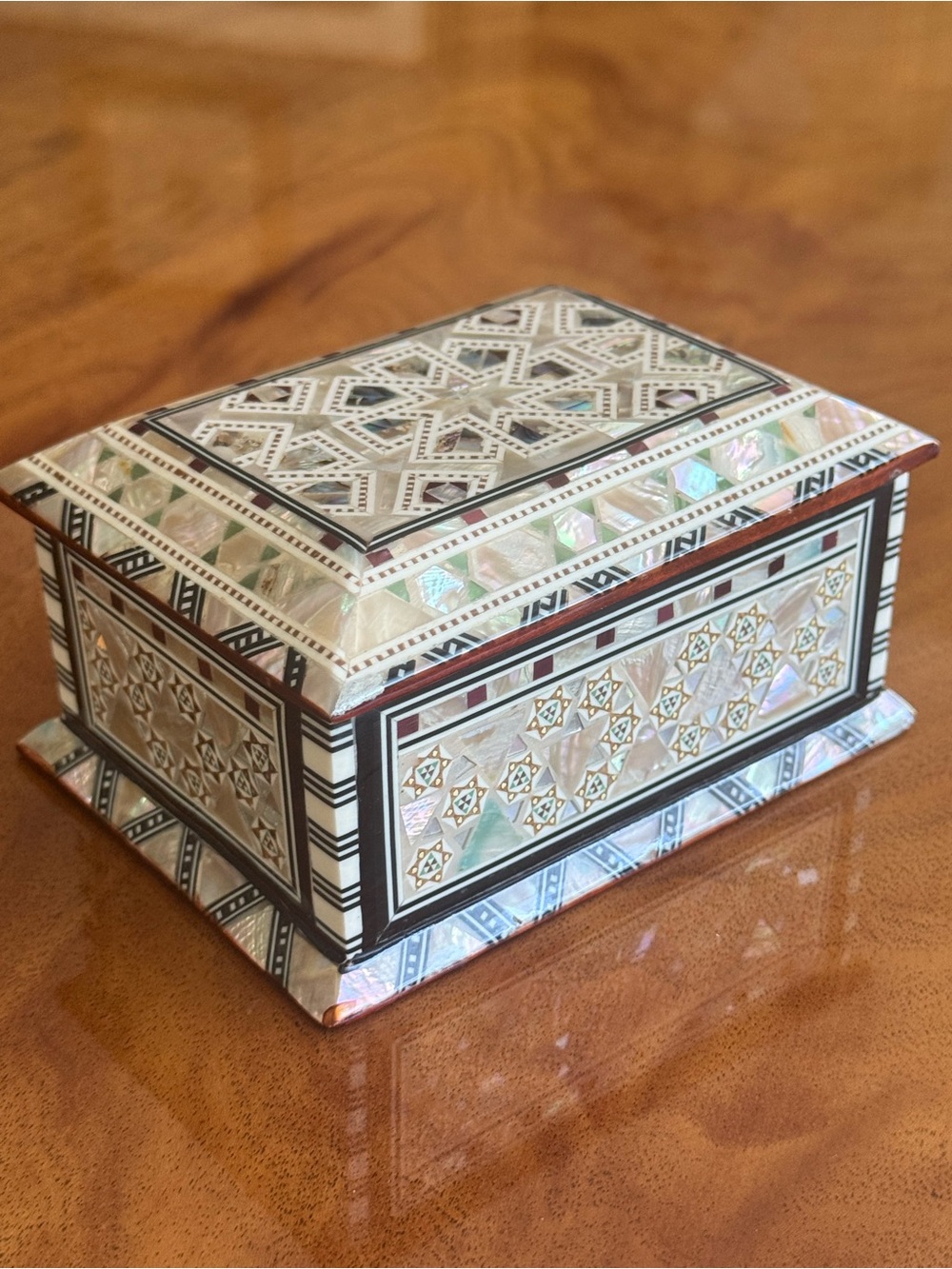 Inlaid Mother of Pearl Decorative Jewelry Box - Iridescent White